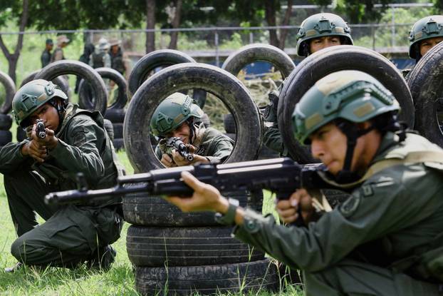 Venezuela holds drills to train citizens in weapon handling