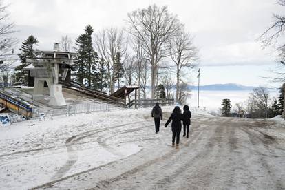 FOTO Na Sljeme, na Sljeme, na Sljeme, noga vre sama beži... Pogledajte kako se zabijelilo!