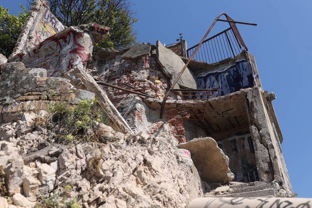Rijeka: Urušeni balkon napuštenog objekta na Pećinama