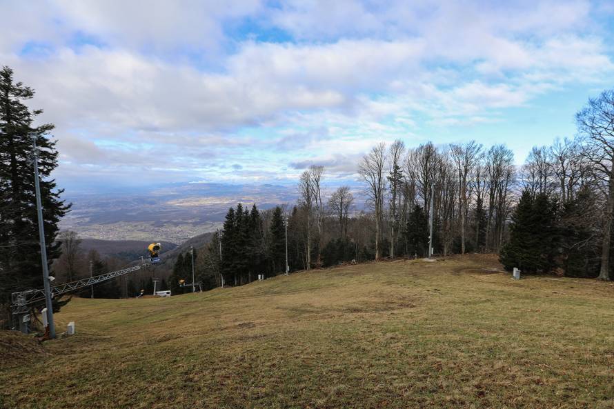 U prvim danima sije?nja zagreba?ko Sljeme bez hladne zime i pravog snijega