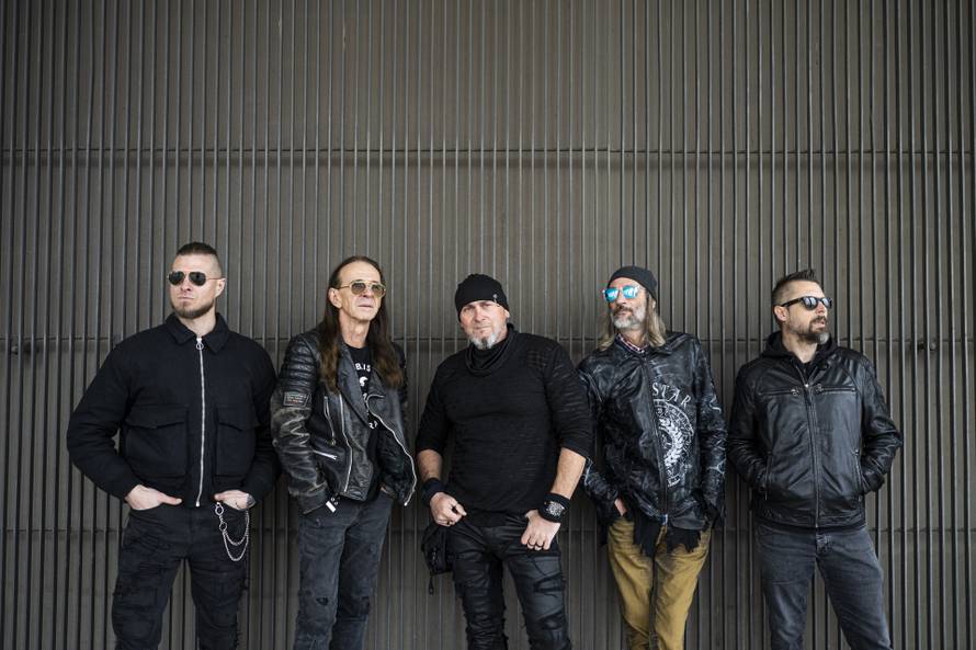 VIDEO Poslušajte 'Poljubi me', novi singl benda Izvan zakona