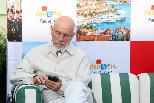 Alexandria: John  Malkovich iznenadio Vatrene u hotelu Aka