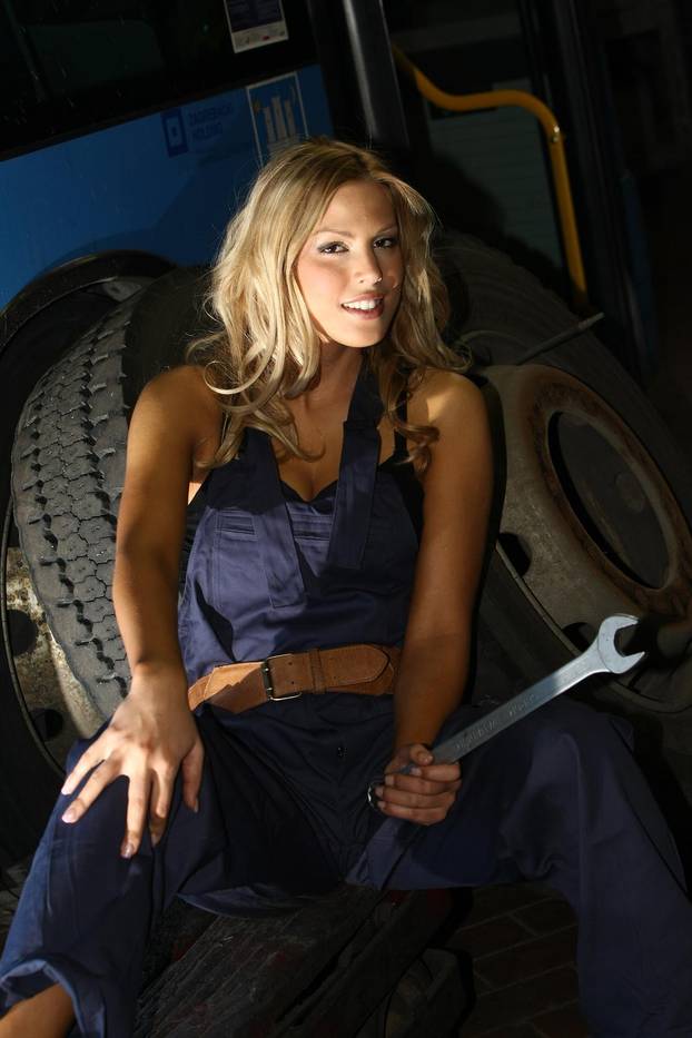 ARHIVA 2010. - Zagreb: Tina Katani? u mehani?arskoj radioni ZET-a