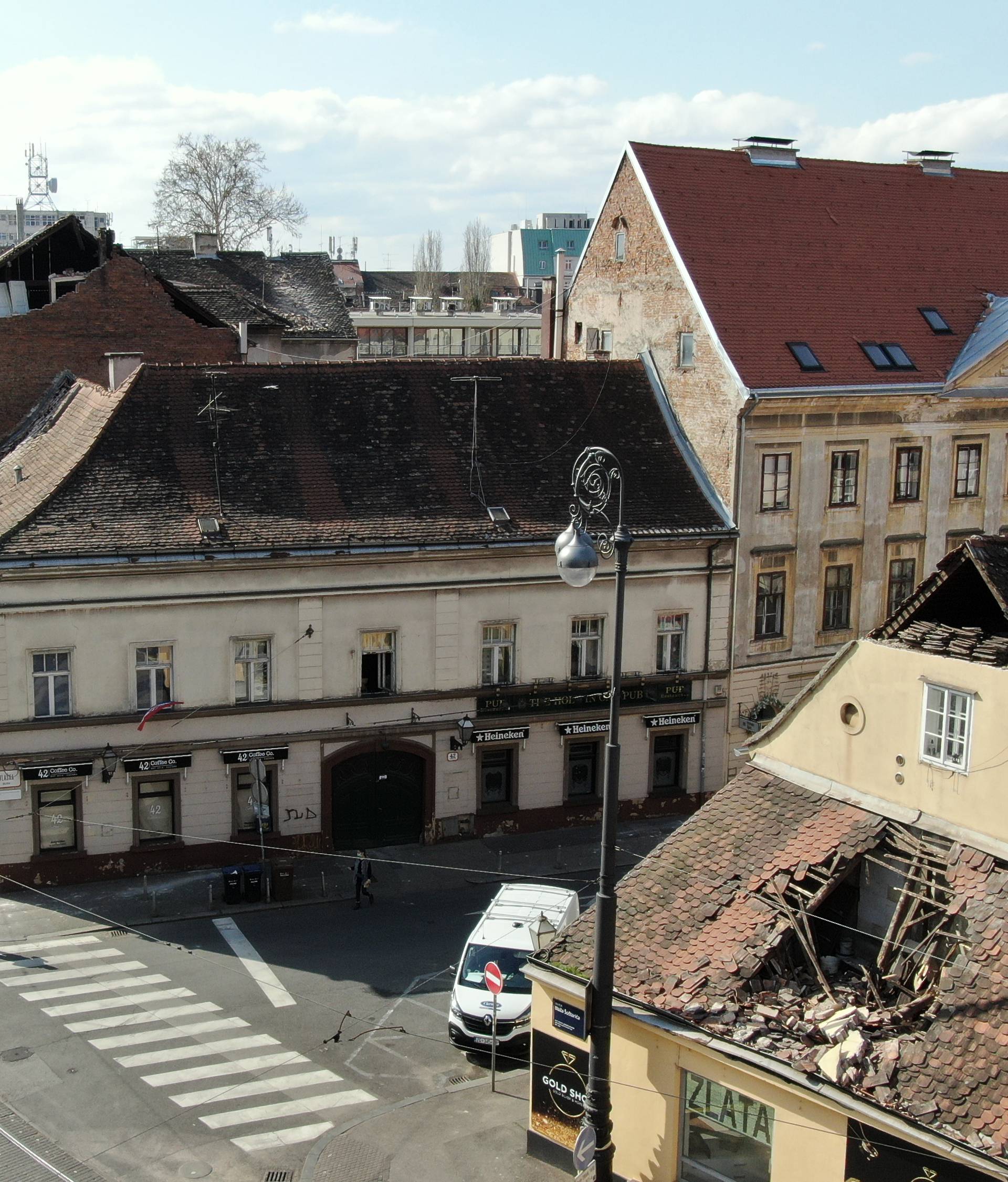 Snimke užasa: Ovo su razoreni krovovi zagrebačkih zgrada...