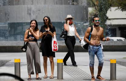 Pogledajte fotografije: U Izraelu ukinuli obvezu nošenja maski