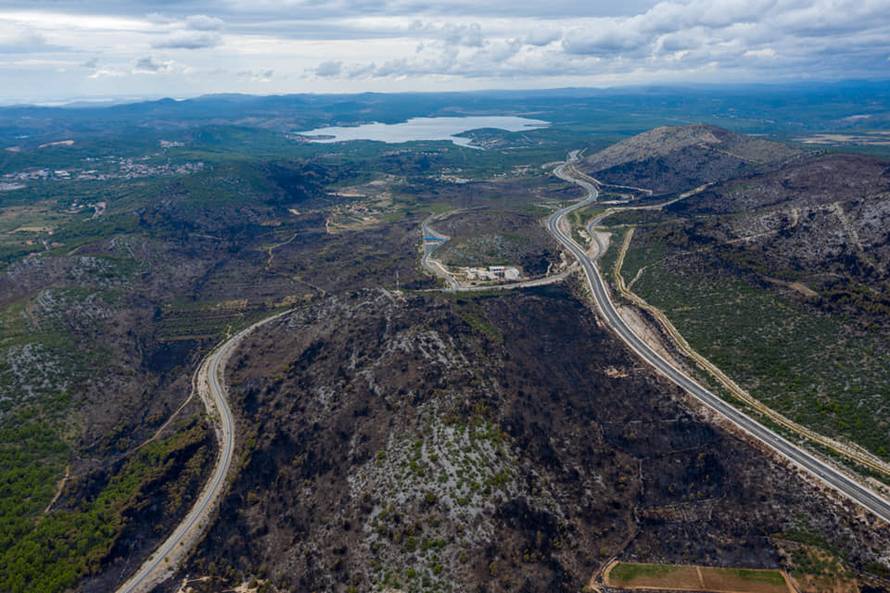 Stravične scene nakon požara: Vatra  poharala sve pred sobom