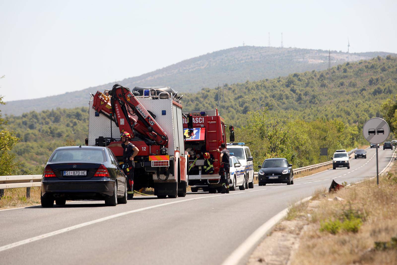 Jedna osoba smrtno stradala u prometnoj nesreći na cesti između Bilica i Tromilje