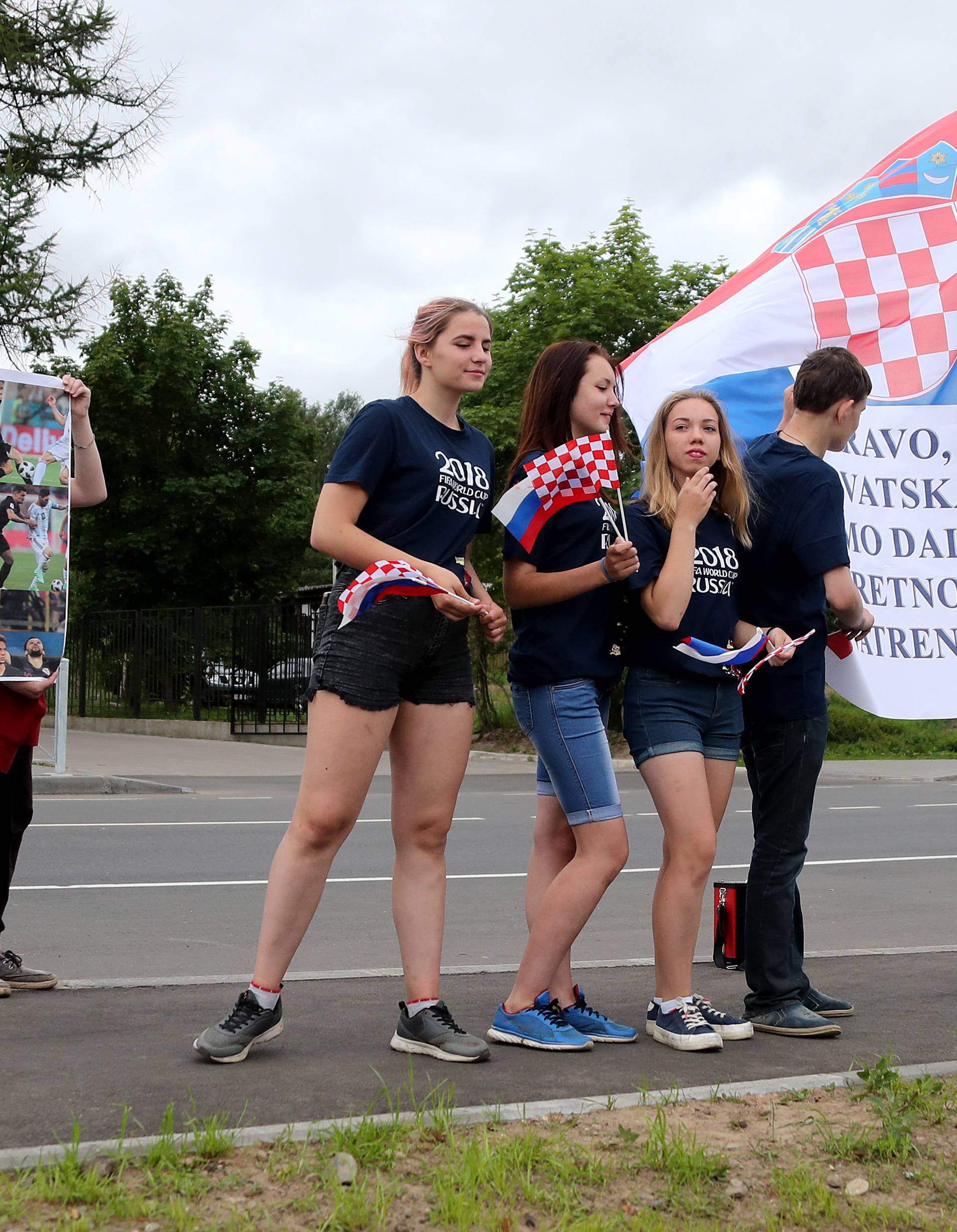 Do svidanja, Roščino! Lokalni školarci oduševili su Vatrene