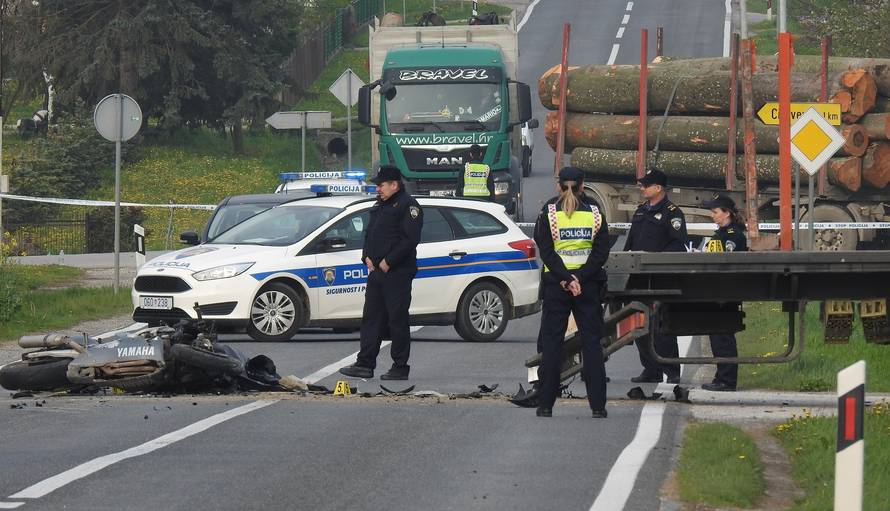 Motociklist  naletio na kamion: Poginuo ni kilometar od kuće...