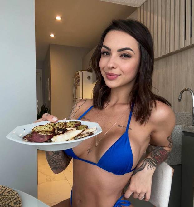 EXCLUSIVE: Fitness influencer dubbed 'perfect' woman spends over Ł800 on organic food shop every MONTH to stay in shape