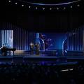 VIDEO Najemotivniji trenutak na dodjeli Emmyja: Pjevali su u čast glumcu Matthewu Perryju