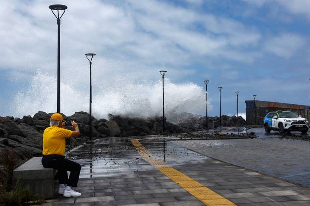 Heavy rains hit Gran Canaria as Storm Therese prompts alert