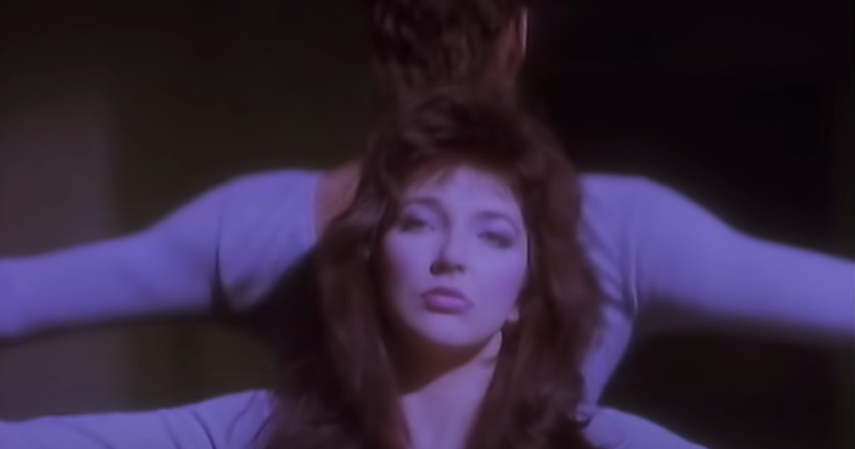 Kate bush running up that перевод. Кейт Буш 1985. Running up that Hill Кейт Буш. Кейт Буш 2022. Катя Буш 1985.