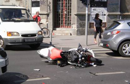 Zagreb: Motorist ozlijeđen u sudaru s Ford Mondeom