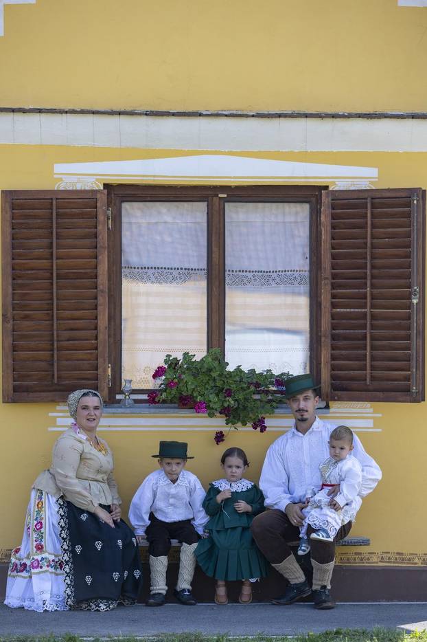 Komletinci: Obitelj Čelebić njeguje stare slavonske običaje