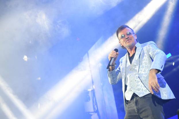 Gibonni drugim koncertom u Beogradu oduševio stajlingom 