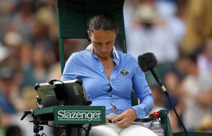 Malo me stišće: Sutkinji su na Wimbledonu dali malu košulju