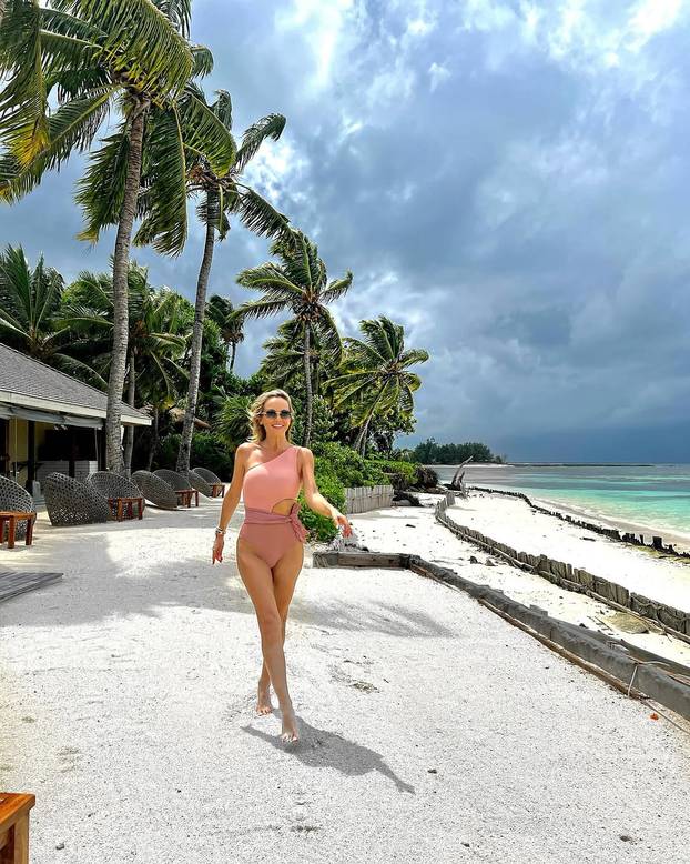 Svi Majini bikiniji i tangice: Sa Šimom uživala na jahti, i bivšeg Nenada zavela je na bazenu...