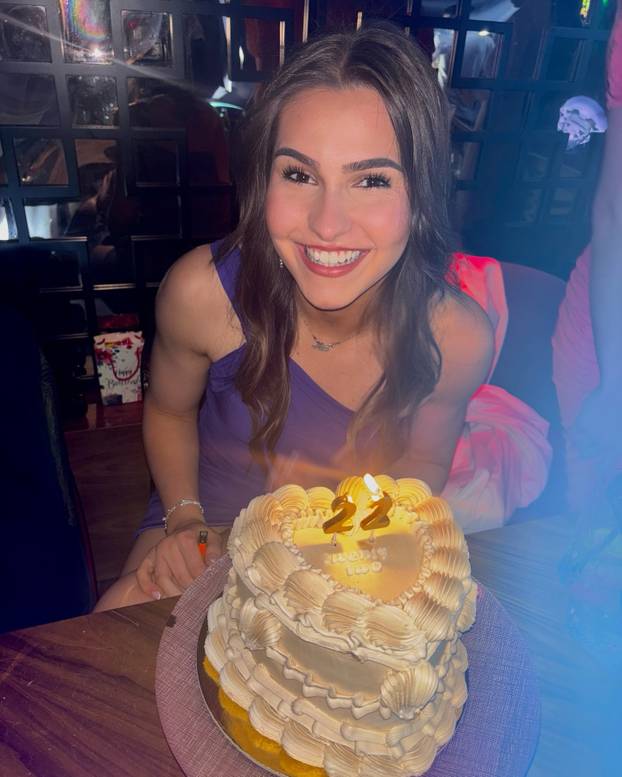 FOTO Francuska Hrvatica mami poglede svih navijača. Evo tko je mlada rukometašica Mia