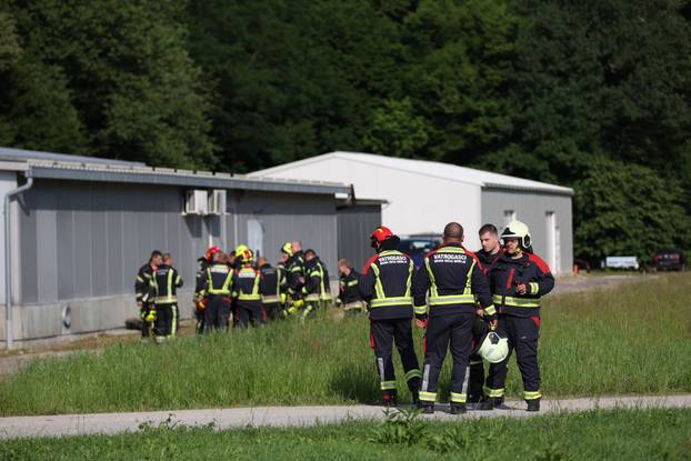 Zagreb: U šumi kraj Kerestinca srušio se manji zrakoplov