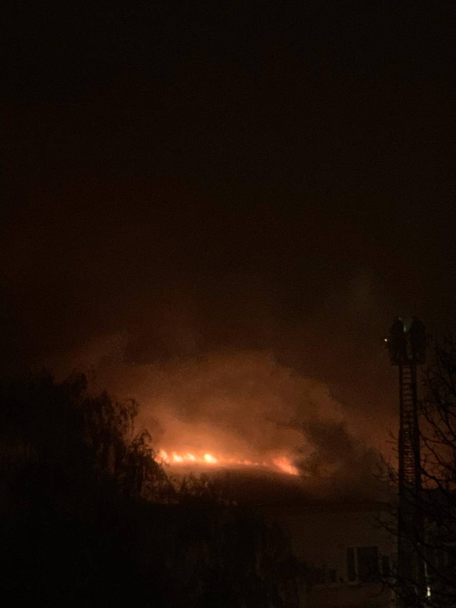 VIDEO Osnovna škola u Zagrebu gorjela više od dva sata, jedan vatrogasac je lakše ozlijeđen