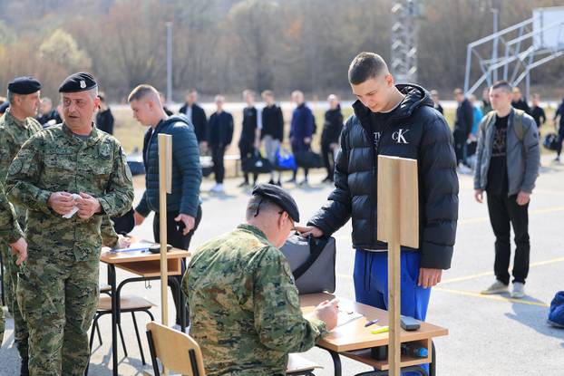 Ministar Anušić i general Kundid na prvom danu TVO-a na Slunju