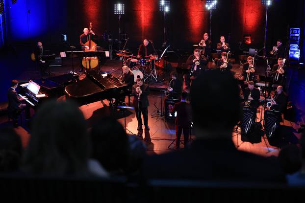 Zagreb: Jazz orkestar HRT-a i Miron Hauser uz osam istaknutih pijanista odali su počast Matiji Dediću 