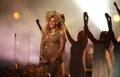 Čudan detalj na haljini: Je li se Beyonce proglasila božicom?