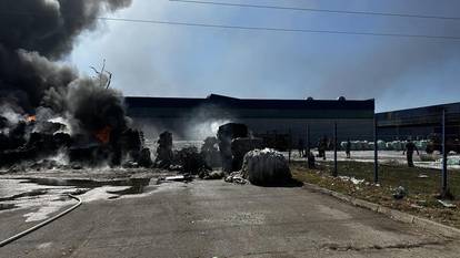 FOTO Evo kako izgleda požarište u Osijeku: Gorjele su bale smeća