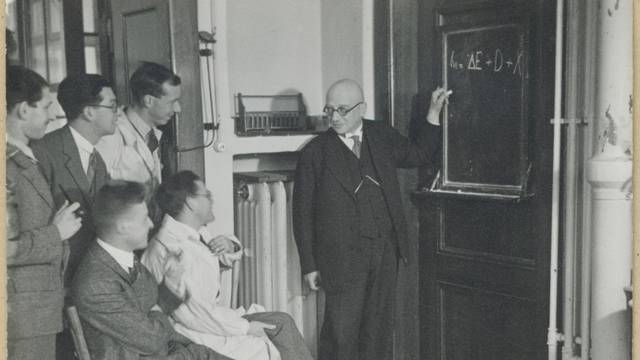 Fritz Haber bei Vorlesung / Foto