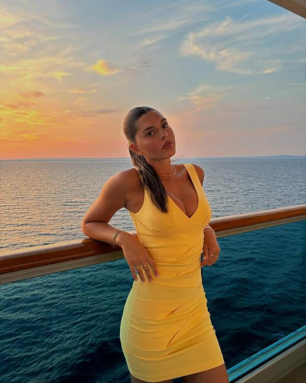 FOTO KAKVE LJEPOTICE! Ima li Španjolska najljepše WAGS-ice? Evo koga ljube Olmo i društvo...