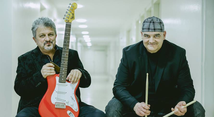 Pjevaču grupe Dalmatino gorio auto, očevid otkrio tehnički kvar