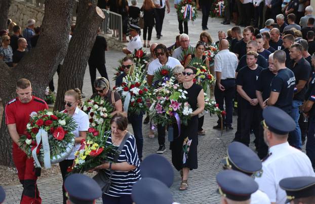 Omiš: Sprovod bivšeg vatrogasnog zapovjednika Drage Lelasa