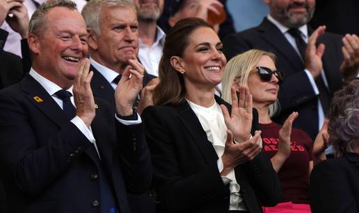 Nakon kritika zbog plave kose, Kate Middleton opet je brineta