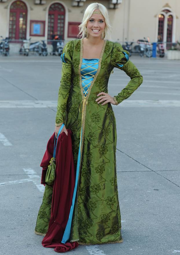 Šibenik: Antonija Mišura u ulozi princeze na 8. Srednjevjekovnom sajmu