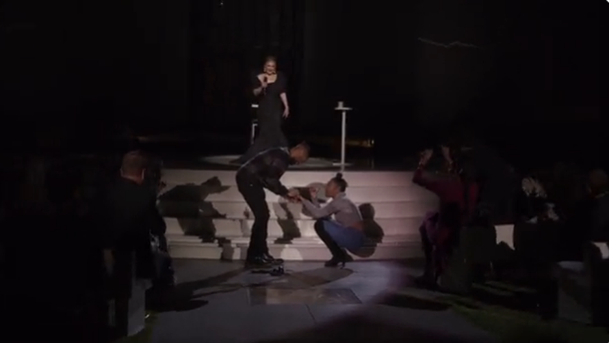 Zaprosio curu na povratničkom koncertu Adele, ona zanijemila