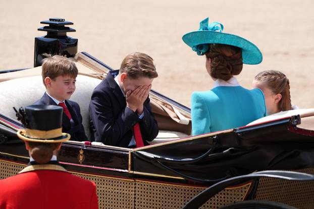 Kraljevska obitelj obilježava kraljev službeni ro?endan paradom Trooping the Colour