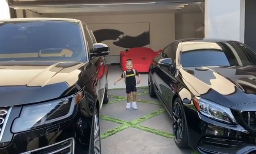 Kći Kylie Jenner nosila torbu od 77.000 kuna za prvi dan škole
