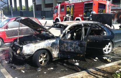 Zagreb: Vatra mu je progutala Mercedes, vozač (47) opečen