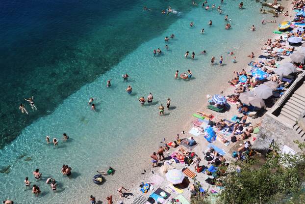 Rijeka: Kupači na gradskoj plaži Sablićevo