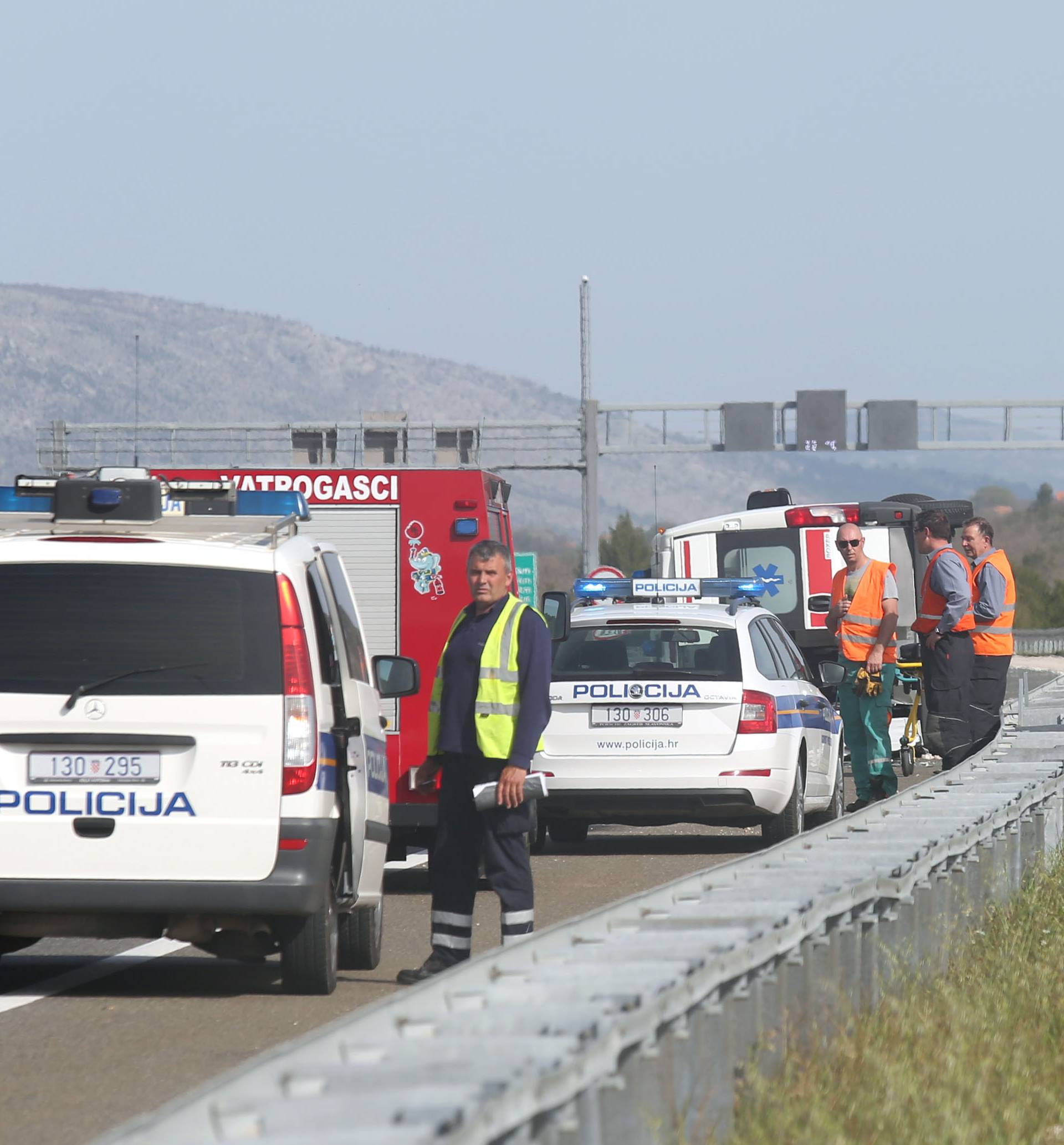 Vozilo Hitne pomoći izletjelo s autoceste, stradalo dvoje ljudi