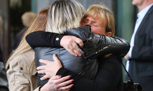 Osnivača Novih fosila ispratili su pjesmom 'Sanjaj me'...