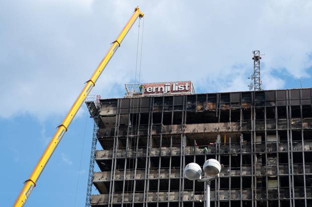 Zagreb: Uklanjanje natpisa Večernji list sa zgrade Vjesnika 