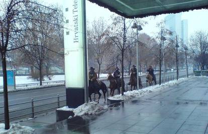  Zagrebom progalopirala četiri jahača na konjima 