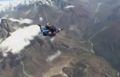 Nepal: Padobranci iskakali iz aviona na 9.000 metara 
