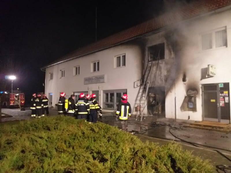 Raznijeli bankomat i zapalili Dom kulture u Velikoj Ludini