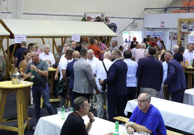 Drniš: Otvoren 9. me?unarodni festival pršuta