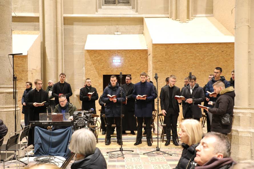 FOTO Prva zornica u obnovljenoj Zagrebačkoj katedrali