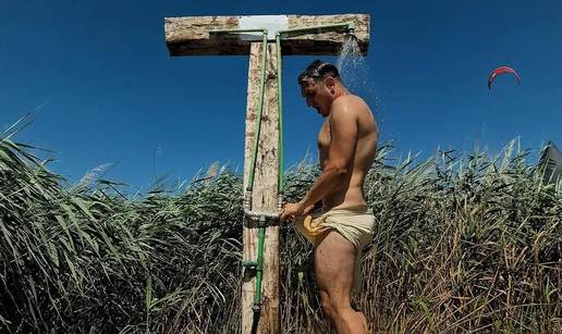 FOTO Goli slikar Pietro Boban umjetnost stvara i kada je on sam akter ispred objektiva...