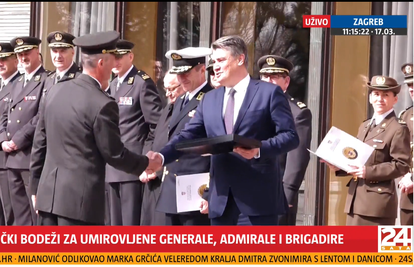 Milanović je uručio zahvalnice i časničke bodeže umirovljenim generalima, admiralima...